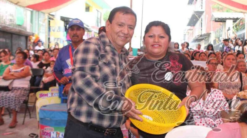 FESTEJA CERRO DE LAS TROJES A MADRES DE COSCOMATEPEC