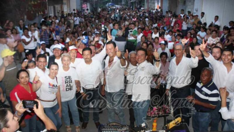 FESTEJA VÍCTOR SERRALDE A LAS MADRES HUATUSQUEÑAS