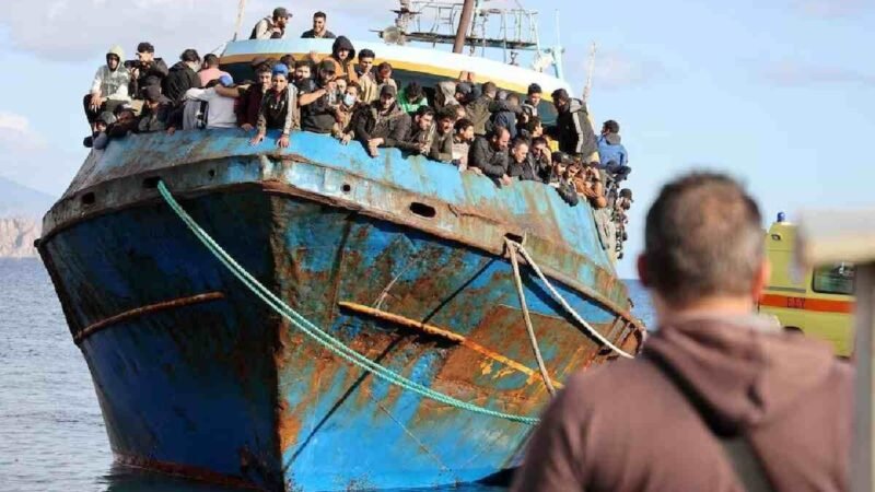 REINO UNIDO APRUEBA PLAN PARA EXPULSAR MIGRANTES A RUANDA