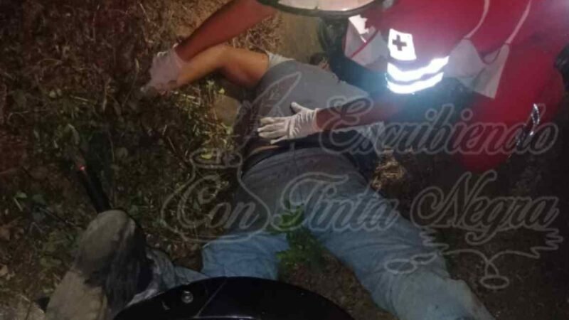 SE MATA MOTOCICLISTA AL DERRAPAR