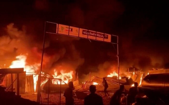 ISRAEL ATACA ZONA DE DESPLAZADOS EN GAZA