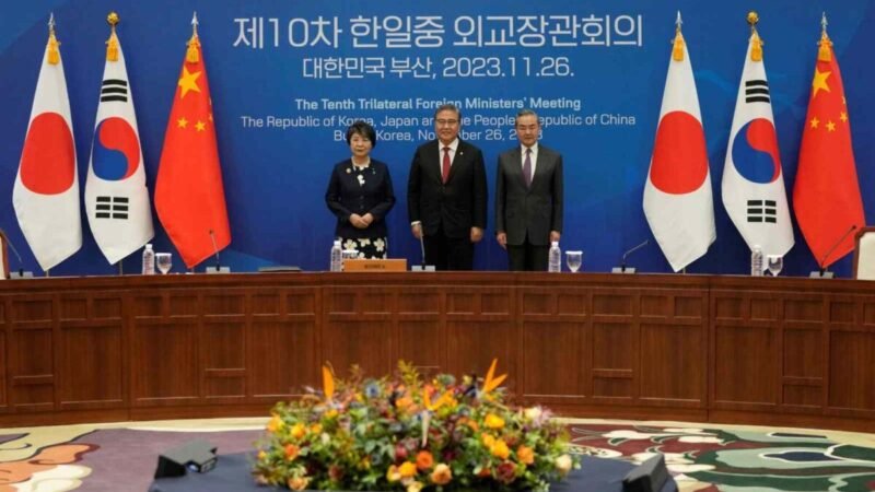 CHINA, COREA DEL SUR Y JAPÓN ACUERDAN PELEAR LA DESNUCLEARIZACIÓN DE COREA DEL NORTE