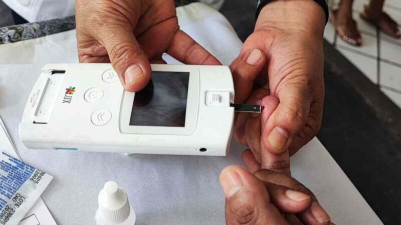 REALIZA CENTRO DE SALUD Y DIF, JORNADA DE SALUD GRATUITA