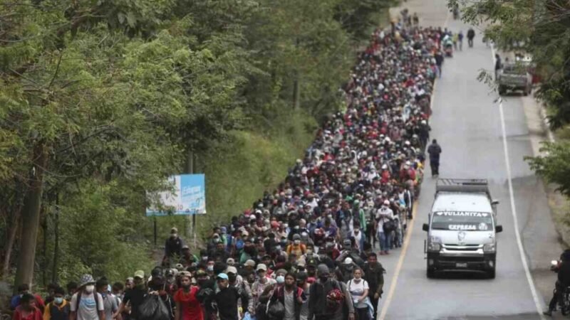 MÉXICO FRENA CARAVANA MIGRANTE EN LA FRONTERA SUR