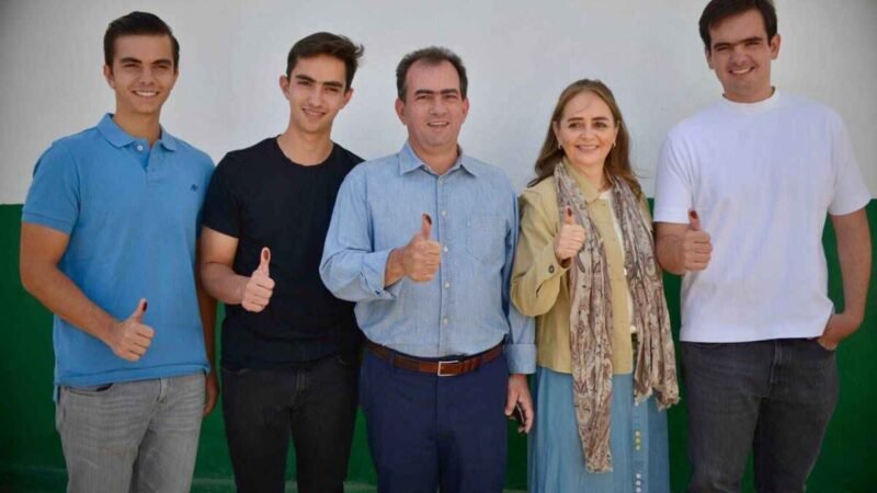 ACUDE A VOTAR PEPE YUNES EN PEROTE