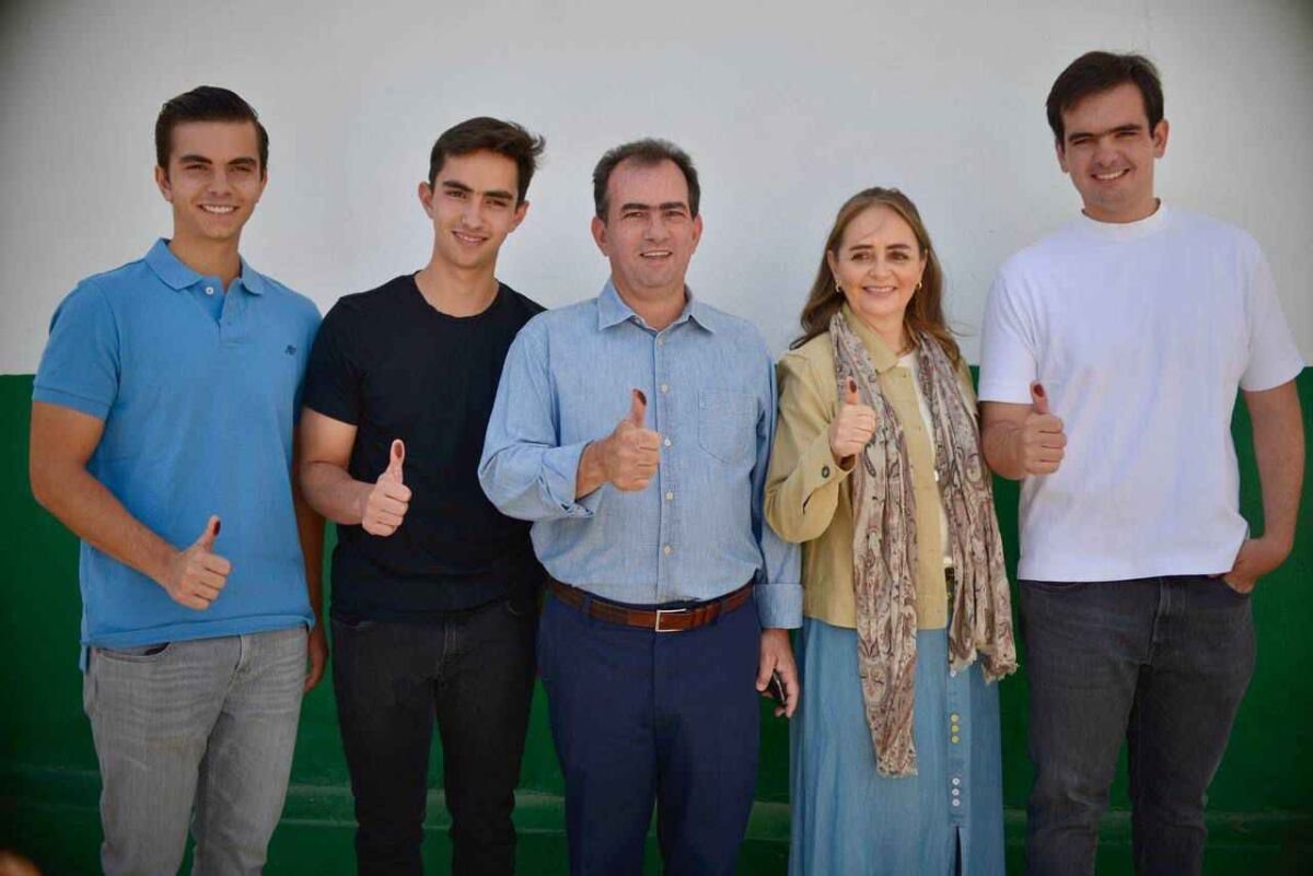 ACUDE A VOTAR PEPE YUNES EN PEROTE