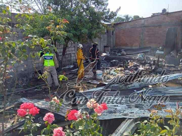 INCENDIO ARRASA CON VIVIENDA; HAY DOS LESIONADOS