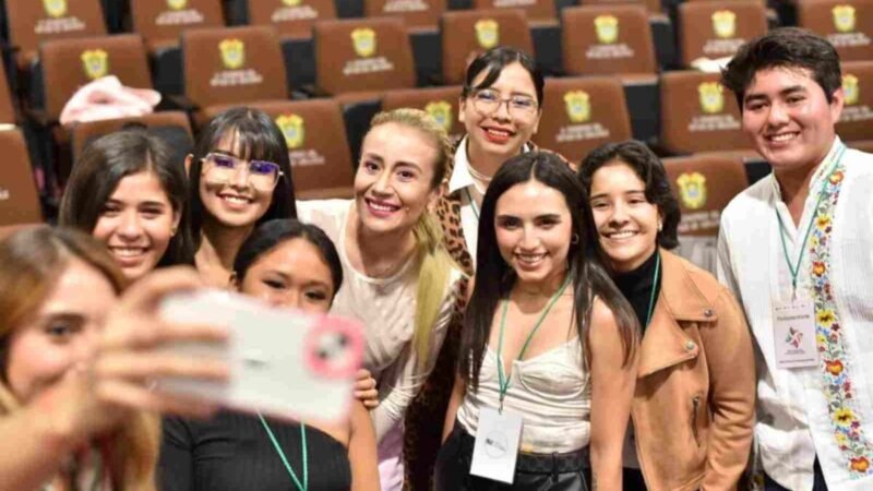 NORA LAGUNES INVITA AL XIX PARLAMENTO DE LA JUVENTUD