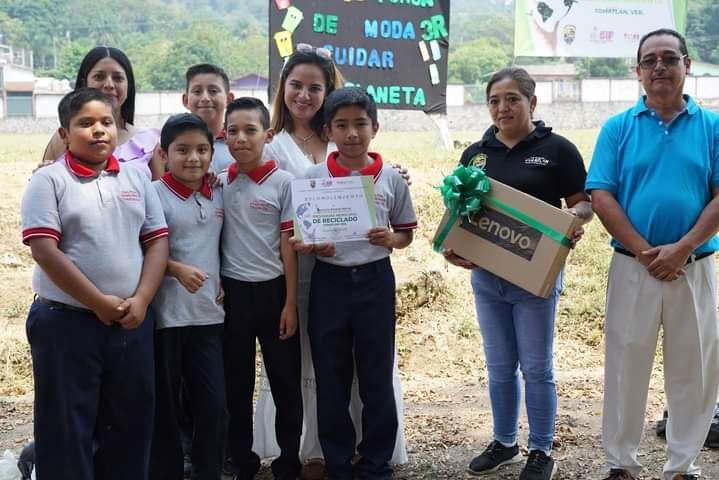 REALIZAN CONCURSO DE RECICLAJE EN TOMATLÁN