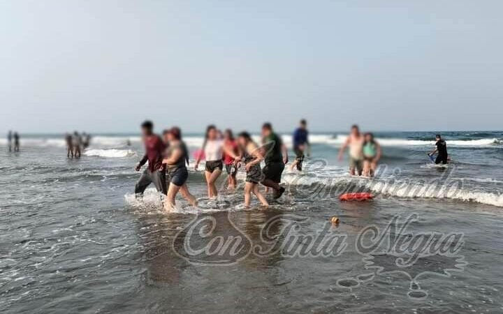 RESCATAN A 4; ESTUVIERON A PUNTO DE AHOGARSE