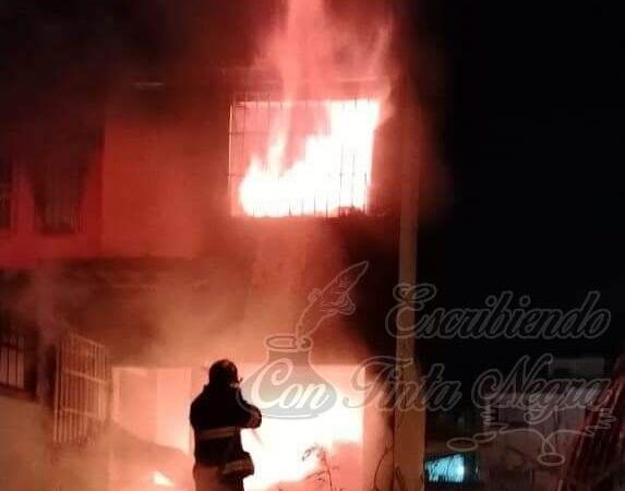 DISCUTE CON SU PAREJA Y LE PRENDE FUEGO A SU CASA