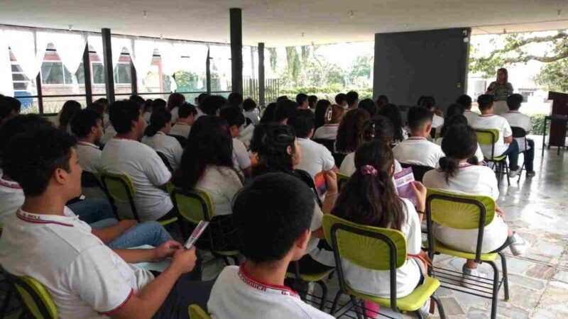 PREVIENEN A ESTUDIANTES DE CÓRDOBA SOBRE LA “VIOLENCIA EN EL NOVIAZGO”