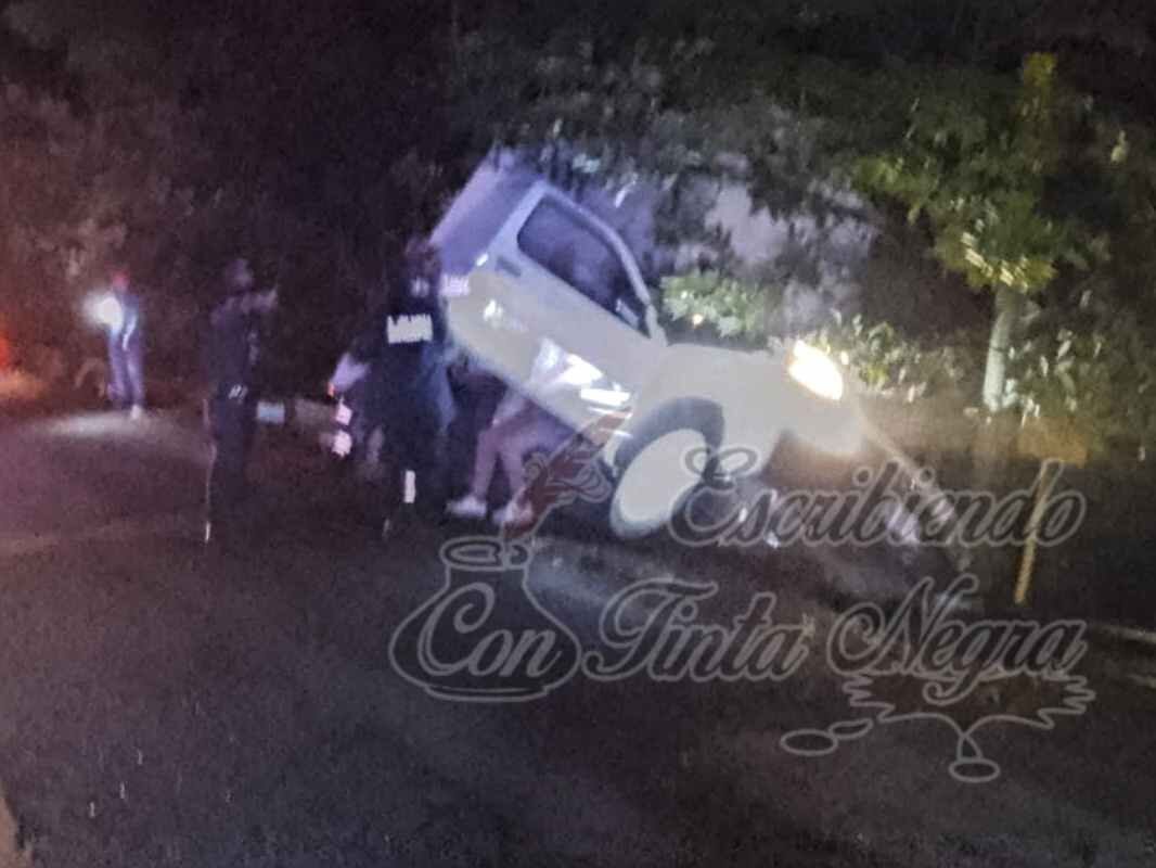 EMBISTE CAMIONETA A COMERCIANTE DE HUATUSCO