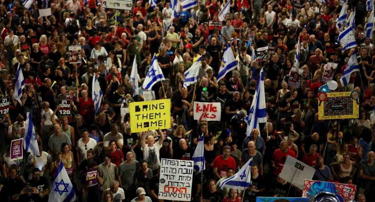 MILES DE ISRAELÍES SALEN A LAS CALLES CONTRA NETANYAHU