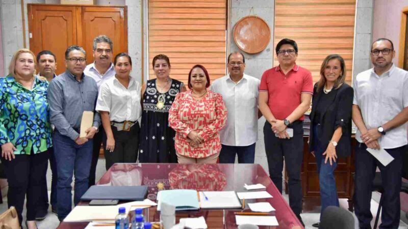 ASESORA CONGRESO LOCAL A AUTORIDADES MUNICIPALES