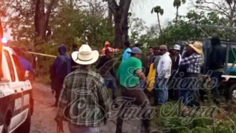MUERE CAMPESINO AL CAERLE UN RAYO