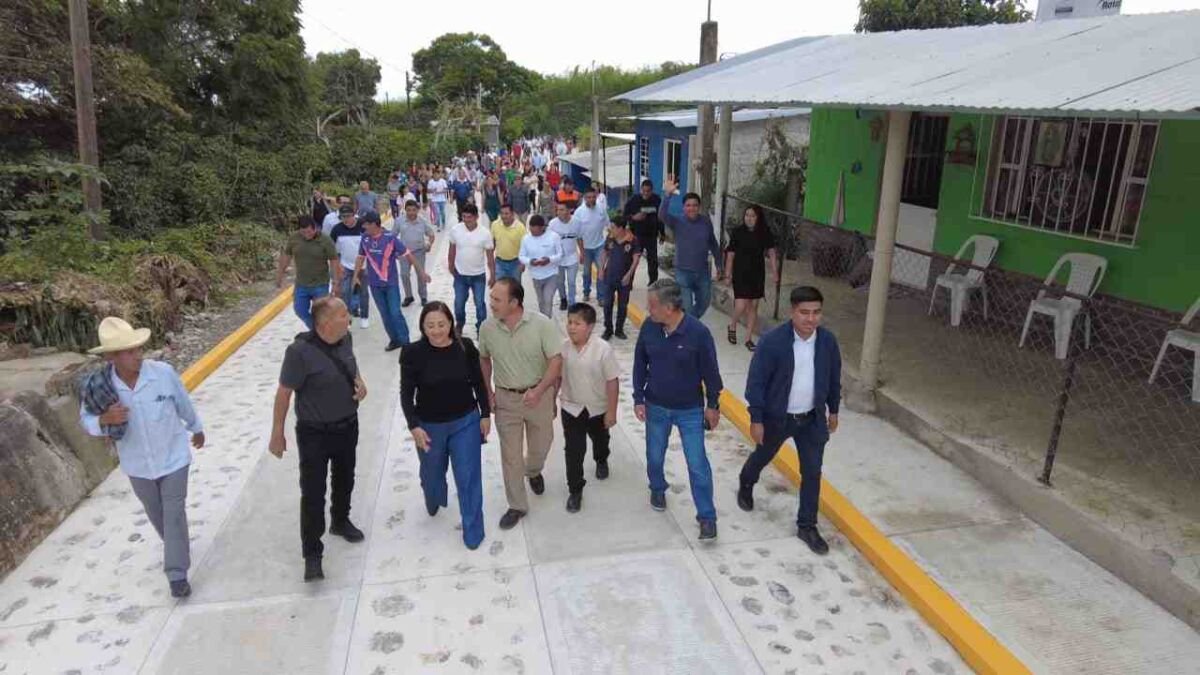 INAUGURA VENTURA DEMUNER OBRA EN TLAVICTEPAN