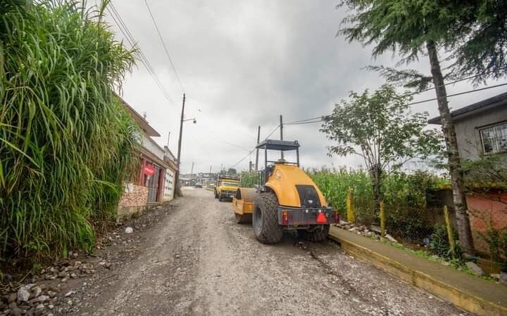 AVANZA PAVIMENTACIÓN EN HUILOTLA