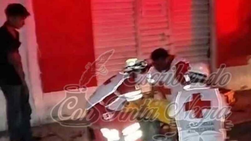 CHOCAN MOTOCICLISTAS CONTRA TAXI