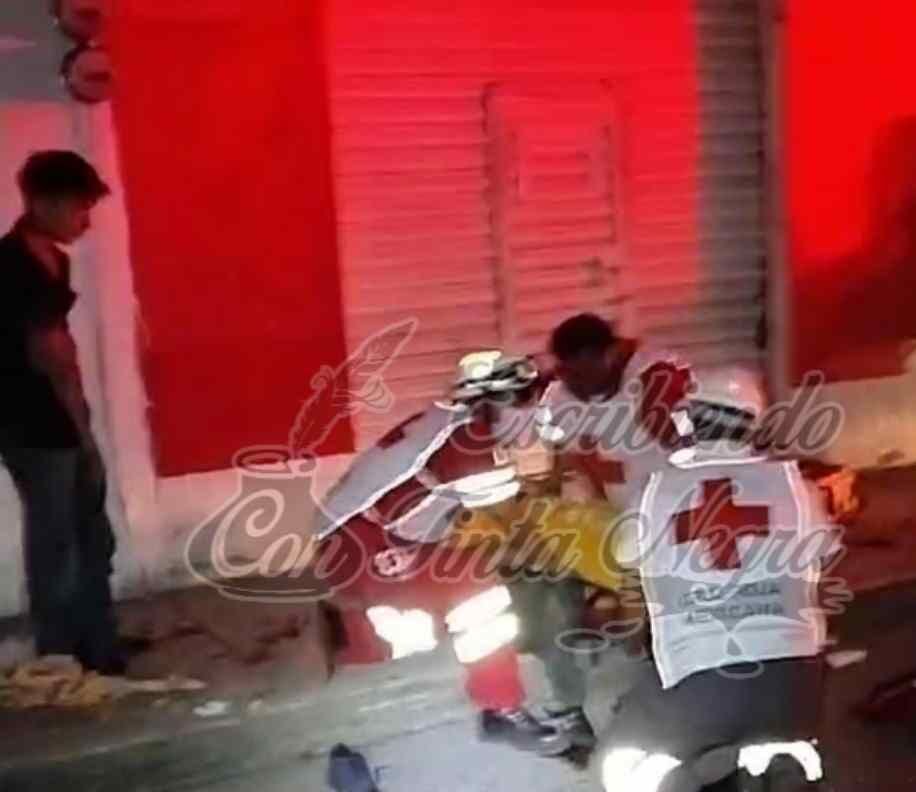 CHOCAN MOTOCICLISTAS CONTRA TAXI