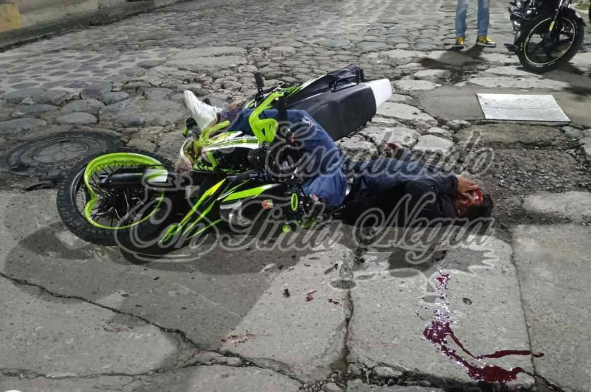CHOCAN MOTOCICLISTAS EN COSCOMATEPEC