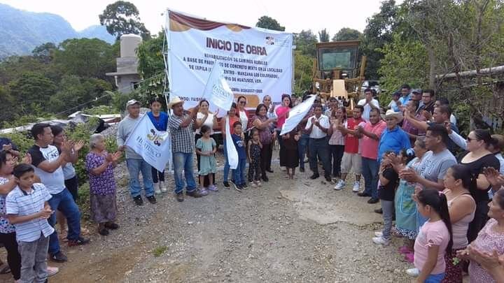VENTURA DEMUNER DA BANDERAZO DE OBRA EN IXPILA