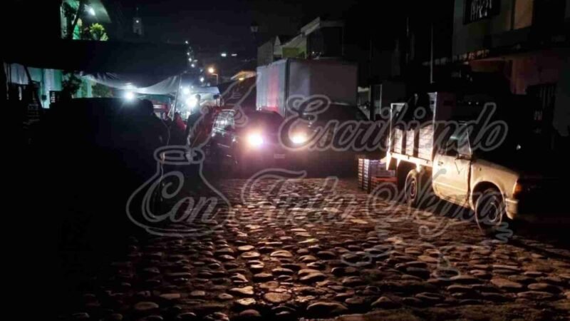 SE QUEDAN A OSCURAS EN COSCO; REGIDOR ENCARGADO DEL ÁREA, DE ADORNO