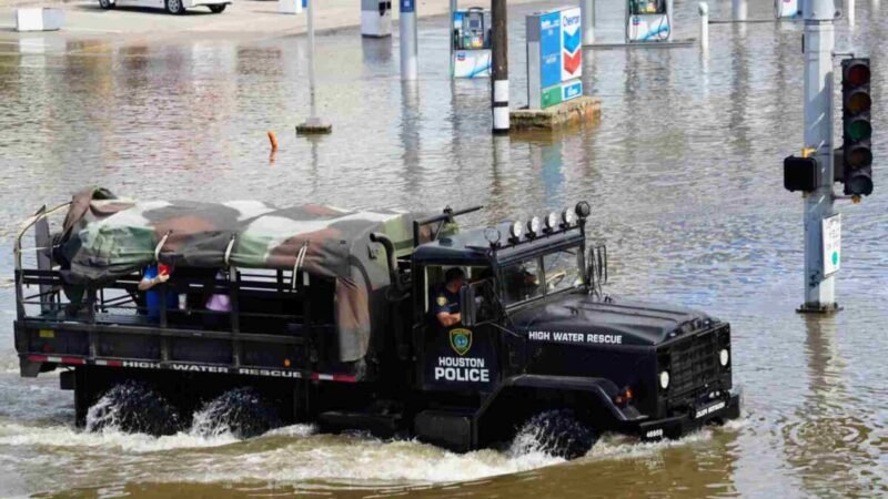 BERYL DEJA 3 MUERTOS, INUNDACIONES Y DESTROZOS EN TEXAS