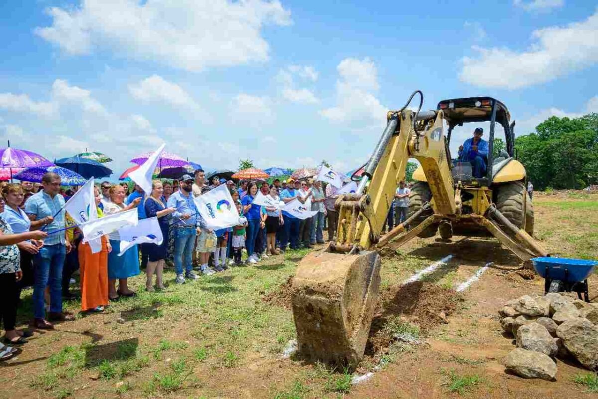 ARRANCA CONSTRUCCIÓN DE UNIDAD DEPORTIVA EN BOCA DEL MONTE