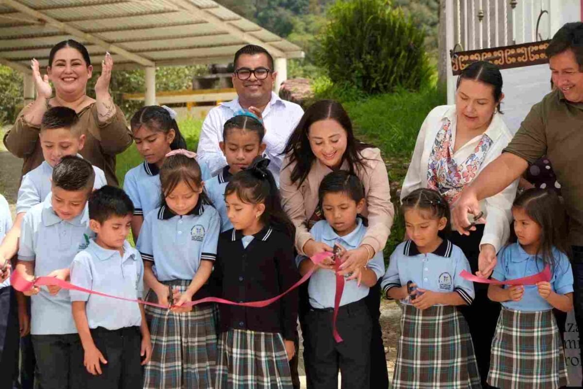 INAUGURAN PAVIMENTACIÓN EN COSCONTLA