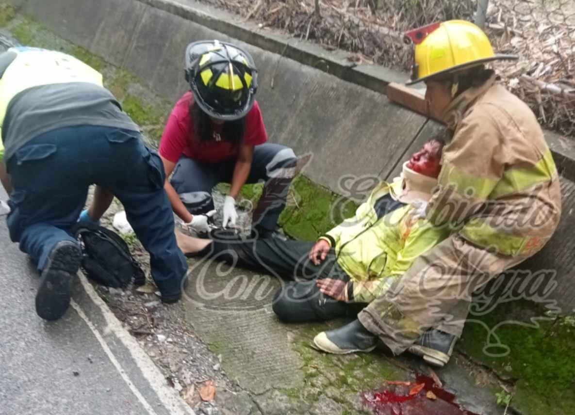 DERRAPA MOTOCICLISTA EN COSCOMATEPEC
