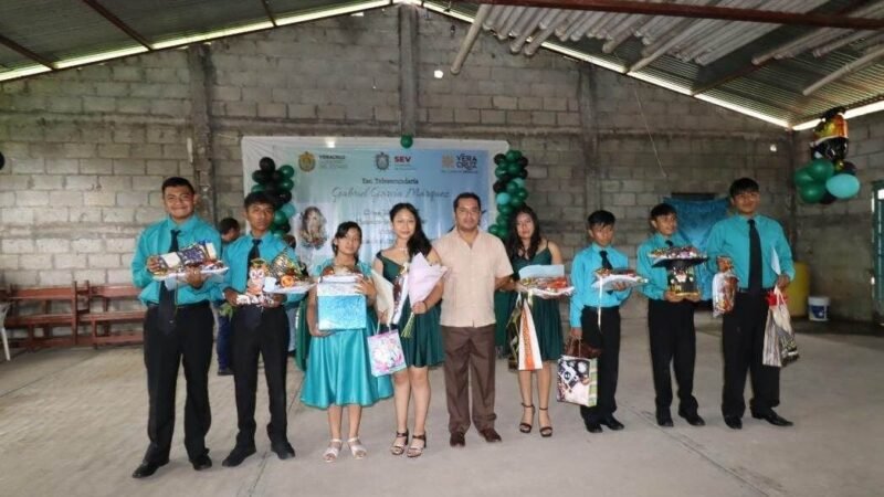 CELEBRA FIN DE CURSOS TELESECUNDARIA GABRIEL GARCÍA MÁRQUEZ DE COAPICHAPAN