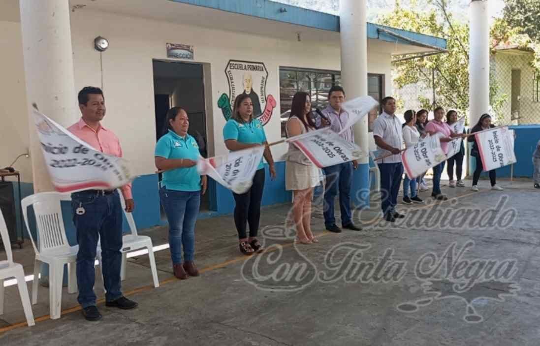 INICIA CONSTRUCCIÓN DE DOS AULAS EN PRIMARIA DE EXCOLA