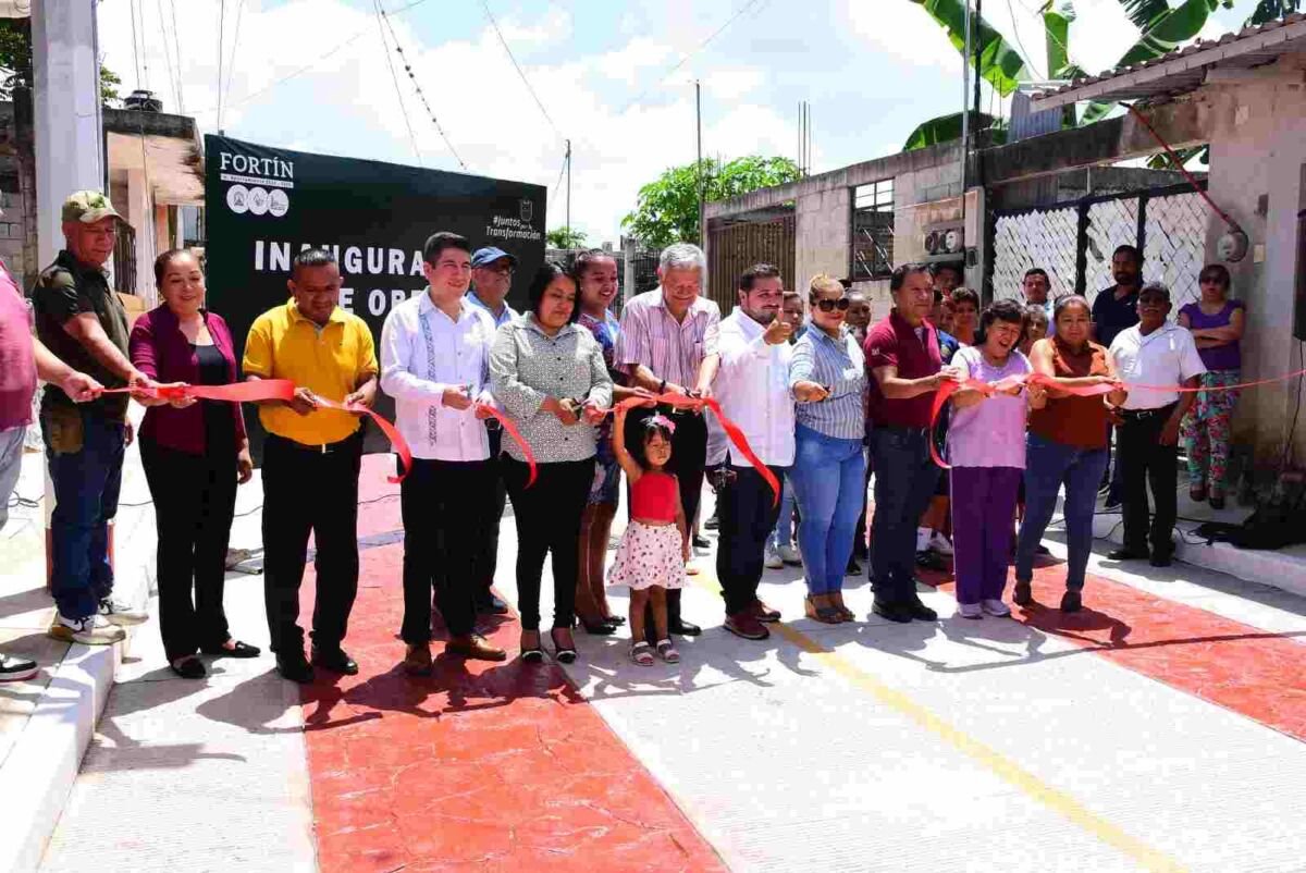INAUGURAN AUTORIDADES OBRA DE PAVIMENTACIÓN EN LA COLONIA SAN JOSÉ