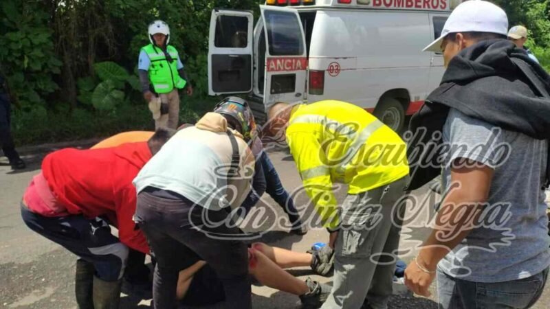 DERRAPA MOTOCICLISTA EN COSCOMATEPEC