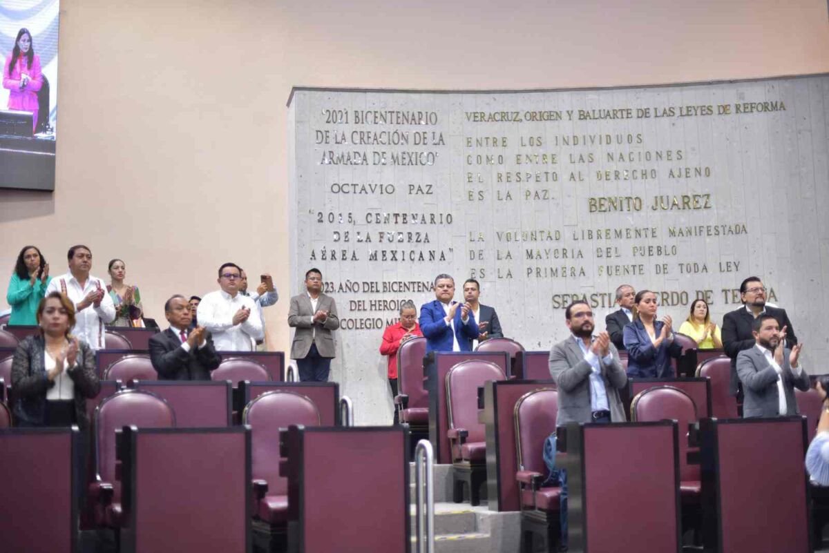 RINDEN HOMENAJE AL DIPUTADO FERNANDO ARTEAGA