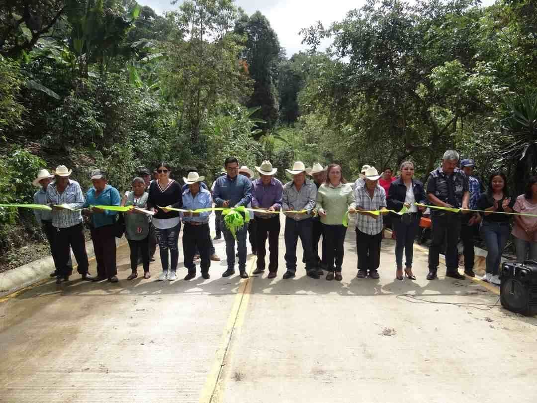 INAUGURAN PAVIMENTACIÓN EN TETLA