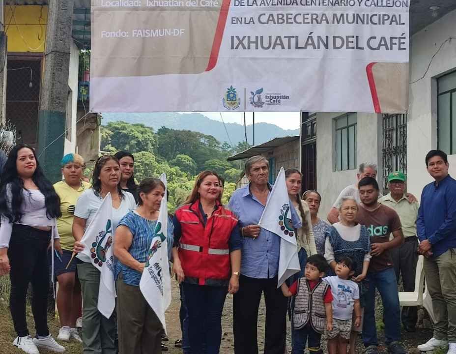 ARRANCA PAVIMENTACIÓN DE CALLE FILANTROPÍA DE IXHUATLÁN