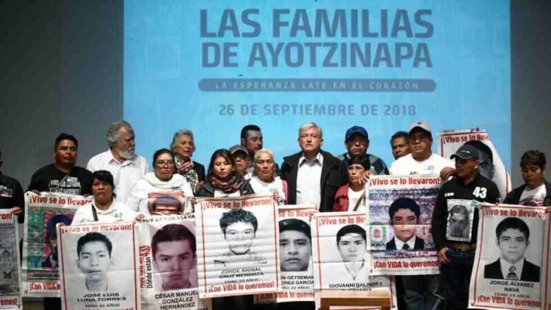 LÓPEZ OBRADOR SE COMPROMETE A HABLAR CON “LA VERDAD” A FAMILIARES DE AYOTZINAPA