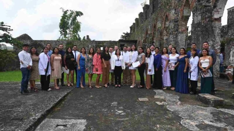 DIPUTADO FEDERAL ELECTO, ZENYAZEN ESCOBAR, RECONOCE LABOR DE PROFESIONALES DE LA SALUD