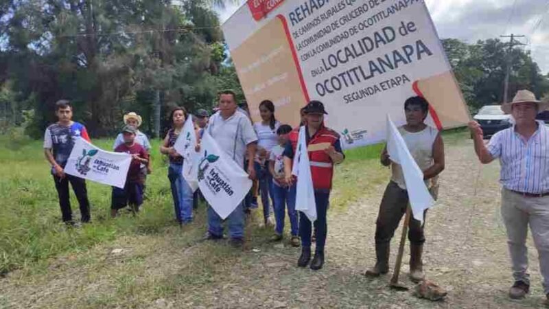 ALCALDESA DE IXHUATLÁN DA BANDERAZO DE PAVIMENTACIÓN EN OCOTITLANAPA