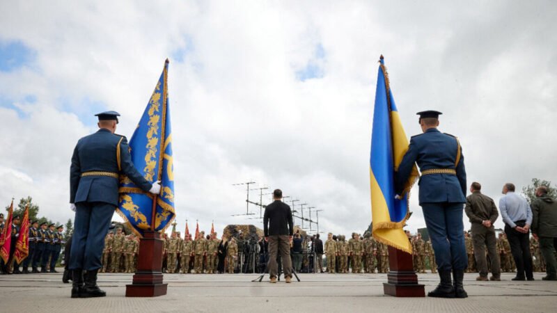 UCRANIA DESPLIEGA AVIONES DE COMBATE F-16 ENTREGADOS POR ESTADOS UNIDOS