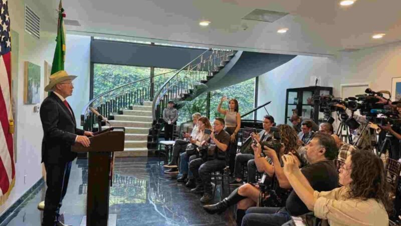 ‘EL MAYO’ ZAMBADA FUE TRASLADADO A EU EN CONTRA DE SU VOLUNTAD; KEN SALAZAR