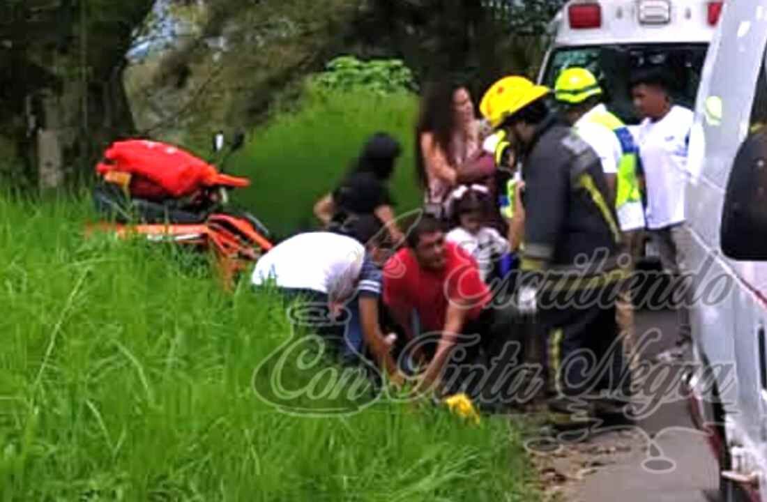 VUELCA CUATRI MOTO; HAY 4 LESIONADOS