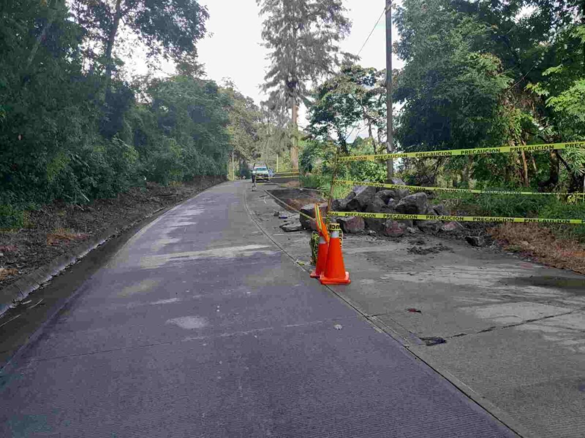 CONSTRUYEN MURO DE CONTENCIÓN EN CALCAHUALCO