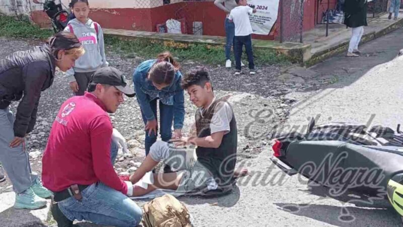 CHOCAN MOTOCICLISTAS; RESPONSABLE HUYÓ DEL LUGAR