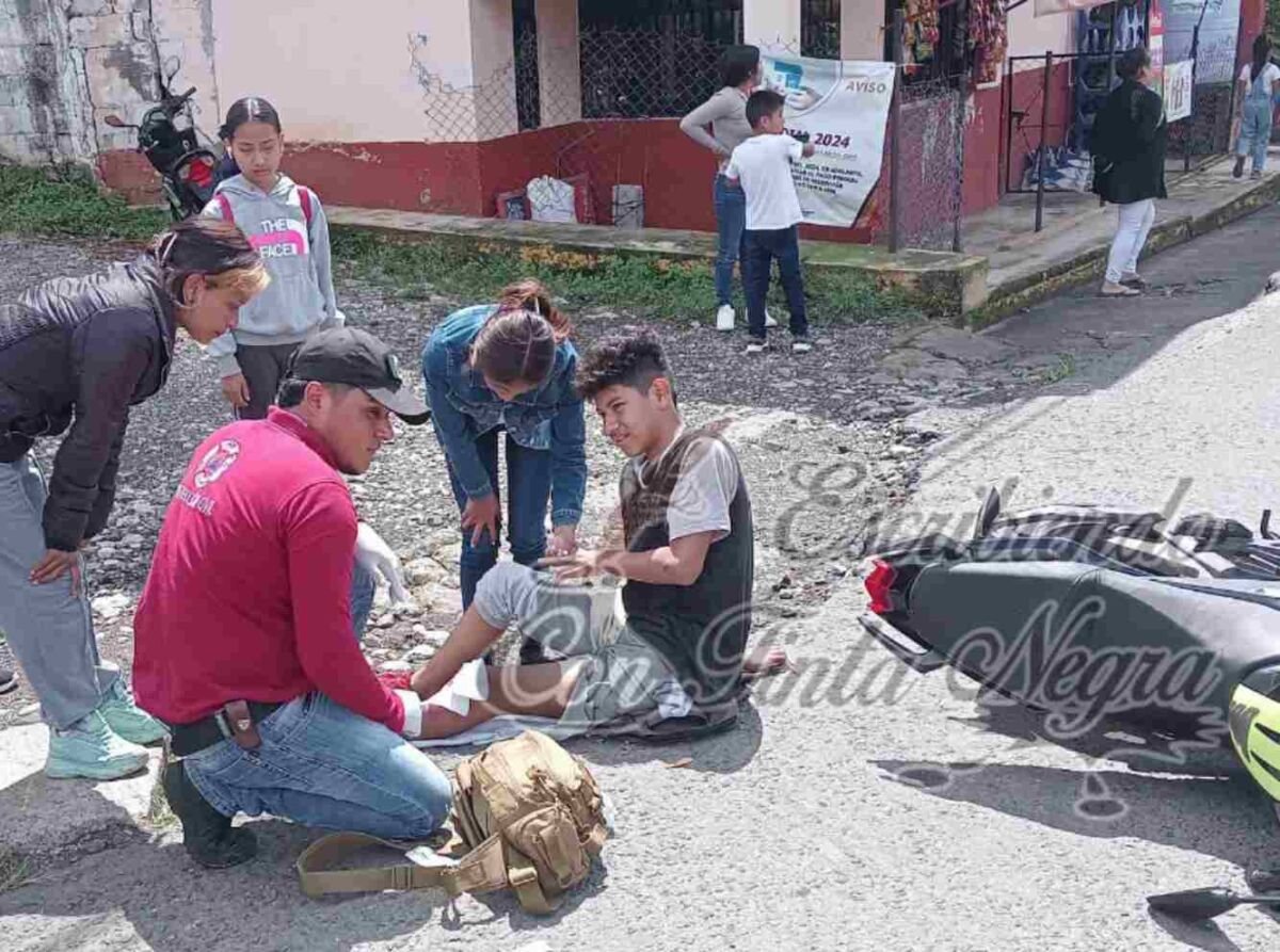 CHOCAN MOTOCICLISTAS; RESPONSABLE HUYÓ DEL LUGAR