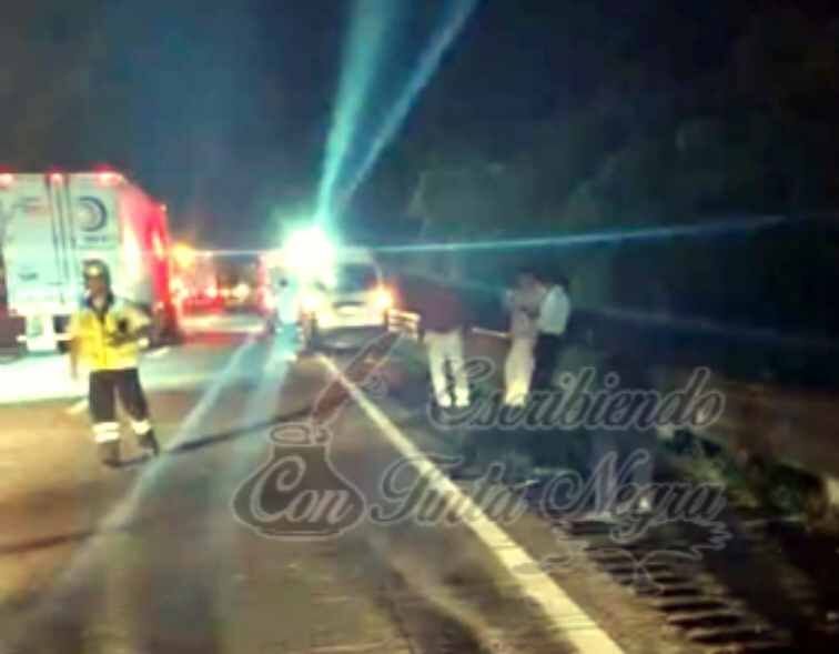 AUTO ATROPELLA Y MATA A PEATÓN