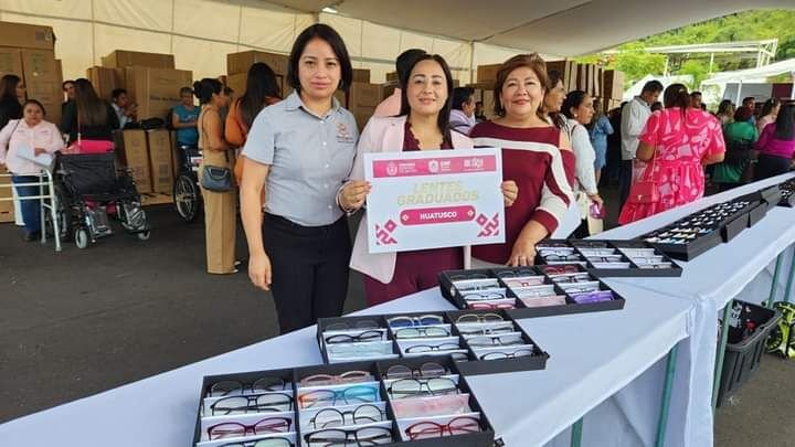 RECIBE DIF DE HUATUSCO LENTES Y APARATOS FUNCIONALES