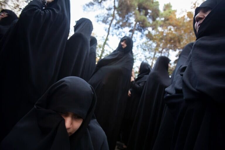 IRÁN CONTINUARÁ CON LA CAMPAÑA PARA REIMPONER EL VELO